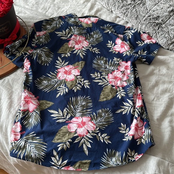 Express (Medium) Floral Short Sleeve Button Up - Picture 7 of 12